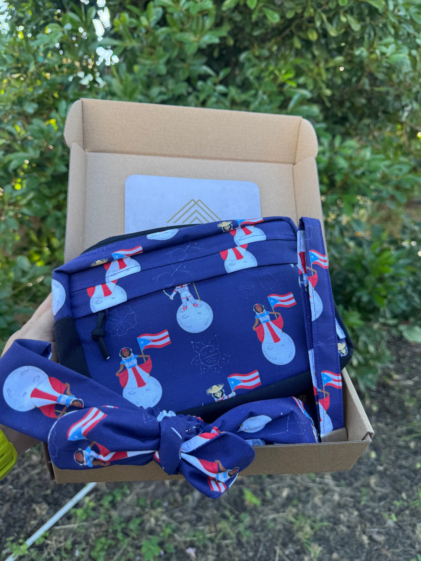 Boricua en la Luna TRIO (fannypack + scrunchiedan + llavero)